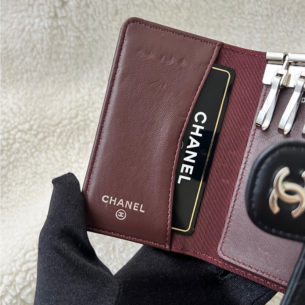 Auth Chanel Classic Flap Black Lambskin 4 Ring Key Holder w/ Silver hdw - Picture 3 of 10